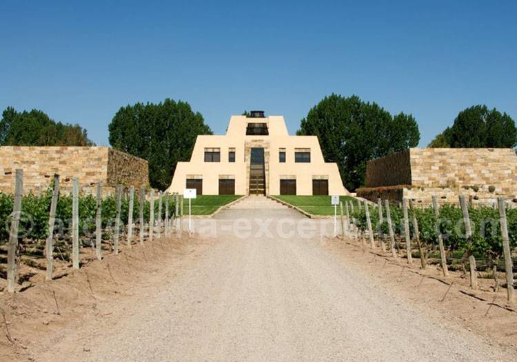 Visiter la bodega Catena Zapata, Luján de Cuyo avec l'agence de voyage Argentina Excepción Visiter la bodega Catena Zapata, Luján de Cuyo avec l'agence de voyage Argentina Excepción