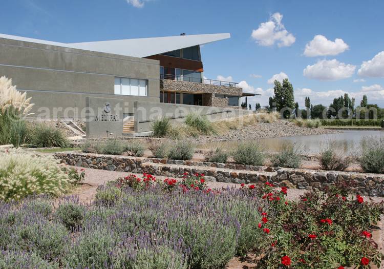 Visiter la bodega Melipal, Luján de Cuyo, Argentine avec l'agence de voyage Argentina Excepción Visiter la bodega Melipal, Luján de Cuyo, Argentine avec l'agence de voyage Argentina Excepción