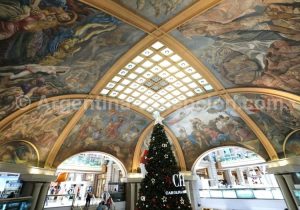 Plafond réputé pour ses peintures murales aux galerías pacífico