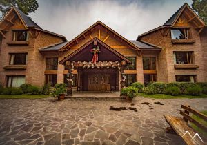 Entrée hôtel d'exception Posada Los Alamos Patagonie Argentine Entrée hôtel d'exception Posada Los Alamos Patagonie Argentine