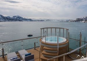 Jacuzzi extérieur du bateau de croisière Ocean Albatros en Antarctique Jacuzzi extérieur du bateau de croisière Ocean Albatros en Antarctique