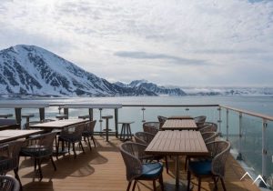 Vue imprenable sur l'Antarctique depuis le bateau de croisière premium Ocean Albatros Vue imprenable sur l'Antarctique depuis le bateau de croisière premium Ocean Albatros