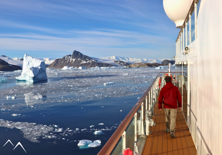 Pont du navire, croisière en Antarctique