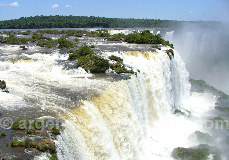 Les chutes d'Iguaçu, Litoral, Argentine Chutes d'Iguaçu, Litoral, Argentine